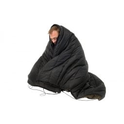 Carinthia HUQ 180 Underquilt als Poncho umgehängt