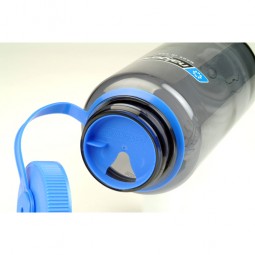 Nalgene Sipper in Flasche eingesetzt