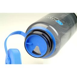 Nalgene Sipper in Flasche eingesetzt