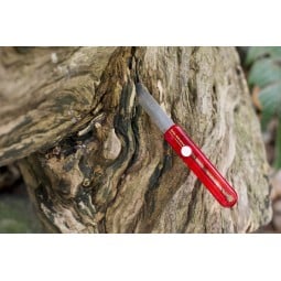 Swiss Advance Grillwerkzeug Doro und Messer im Baum
