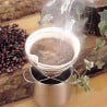 Soto Helix Coffee Maker beim aufgießen von Kaffee