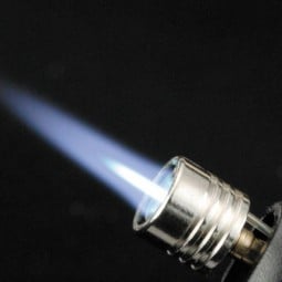 Soto Pocket Torch Nahaufnahme gezündet