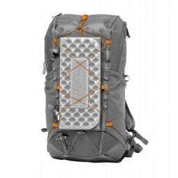 Exped Impulse 30 Daypack mit beispielhaft daran befestigem Sit Pad (nicht enthalten)