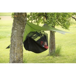 Traveller Tarp im Einsatz mit Hängematte