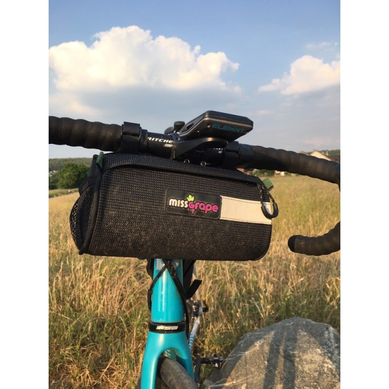 Miss Grape Moon Bag am Rennrad Miss Grape Moon Bag am Rennrad