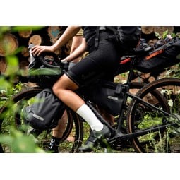 Ortlieb Fork Pack am beladenen Rad mit vielen Bikepacking Taschen