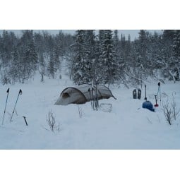 Hilleberg Kaitum 4 Zelt Grün im Schnee