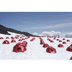 zahlreiche Hilleberg Saivo Zelte im Schnee aufgebaut