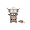 Keith Titanium Backpacking Wood Stove mit Topf darauf