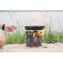 Keith Titanium Backpacking Wood Stove im Einsatz