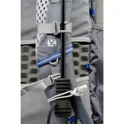 Gossamer Gear Handsfree Umbrella Clamp mit Schirm befestigt