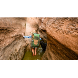 Perimeter 50 Rucksack im Einsatz in einem Canyon