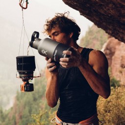 Jetboil MiniMo Kochsystem mit Aufhängung im Einsatz, um überall kochen zu können