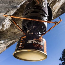 Jetboil Hanging Kit mit Kochsystem darin von unten betrachtet