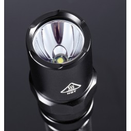 NiteCore LED MT1A Taschenlampe Detailansicht Mineralglas Linse