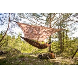 Amazonas Moskito Traveller Forest mit separat erhältlichem Tarp im gleichen Muster aufgebaut