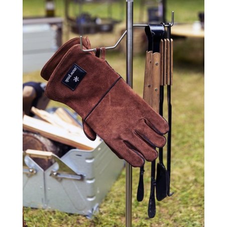 Snow Peak Fire Side Gloves in Aktion