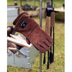 Snow Peak Fire Side Gloves in Aktion