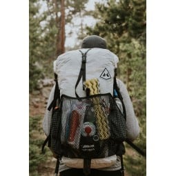 Hyperlite Mountain Gear 3400 Junction Rucksack mit gefüllter Außentasche