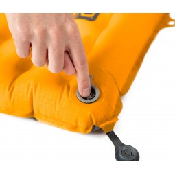 Mit dem Ventil der Nemo Tensor Insulated Isomatte kann die Festigkeit individuell eingestellt werden