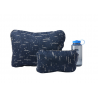 Therm-a-Rest Compressible Pillow Kopfkissen ausgerollt und eingepackt im Größenvergleich