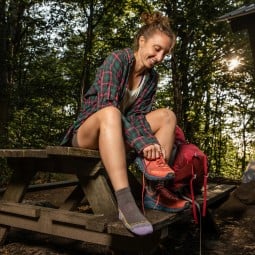 Darn Tough Hiker 1/4 Socke Damen Taupe im Einsatz