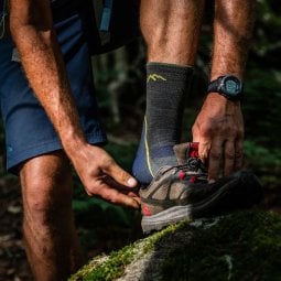 Darn Tough Light Hiker Micro Crew Socke Forest im Einsatz