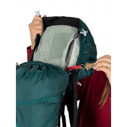Deckelfach mit Reißverschluss am Eja 48 Rucksack Damen