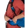 Osprey Exos 38 Rucksack mit Taschen auf dem Hüftgurt