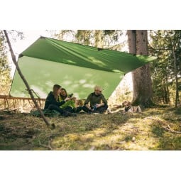 Traveller Tarp XXL als geschütztes Dach für die Wanderpause