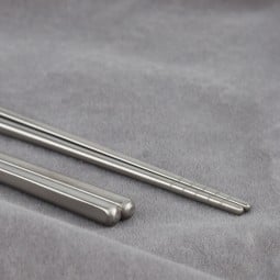 Titanium Chopsticks Hollow Detailaufnahme der Enden und der Spitzen