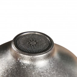 Detailaufnahme des Sieblöcher am SilverAnt Titanium Tea Filter