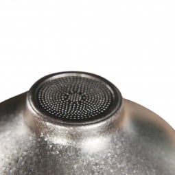 Detailaufnahme des Sieblöcher am SilverAnt Titanium Tea Filter (beispielhaft an der kristallisierten Version gezeigt)