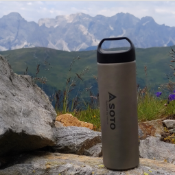 Soto Aero Bottle 300 in der Landschaft