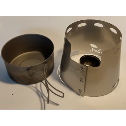 Vesuv Outdoor Titan Windschutz mit Topf daneben und Brenner darin (beides nicht enthalten)