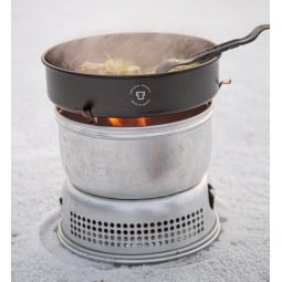 Trangia Bratpfanne Saute Pan Non-Stick im Einsatz beim Kochen
