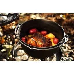 GSI Guidecast Dutch Oven 7 Qt mit Essen darin