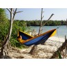 Amazonas Adventure Hängematte XXL am Strand aufgehängt
