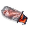 Hyperlite Mountain Gear Side Entry Pod 10l mit Daunenjacke gefüllt
