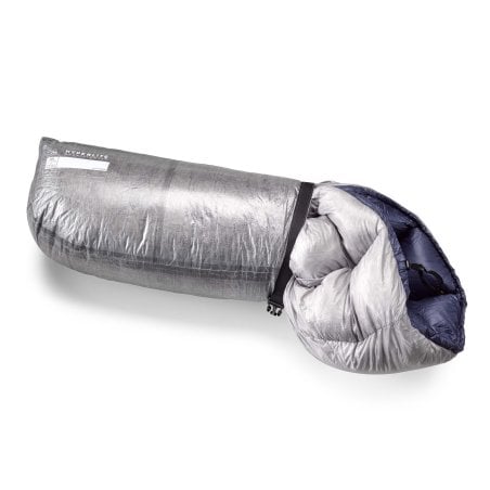 Hyperlite Mountain Gear Side Entry Pods 8l mit Daunenquilt bepackt
