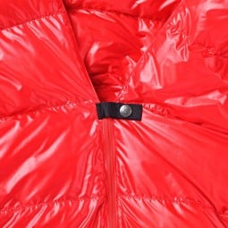 Pajak Quest Quilt Red mit robusten Druckknopfverschlüssen