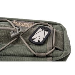 Bushcraft Essentials Silencer auf Rucksack mit Dog Tag zusammen (nicht enthalten)