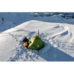 Exped Schnozzel Pumpbag UL im Schnee im Einsatz