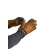 Ortovox Full Leather Glove angezogen