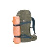 Ferrino Backpack Finisterre 48 mit vertikal befestigter Isomatte (nicht enthalten)