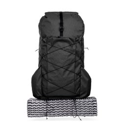 Z-Lite Isomattebeispielhaft unter Liteway Biggie Rucksack 65L befestigt