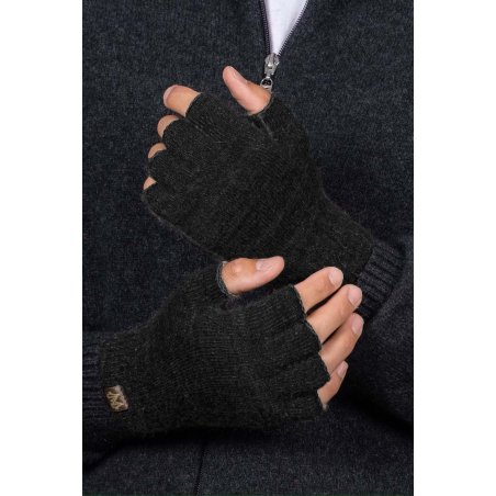 Noble Wilde Polyprop Possum Fingerless Glove Black/Charcoal im Einsatz