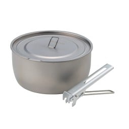 Soto Titanium Pot 1100 mit aufgesetztem Deckel und Griffzange daneben