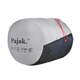 Der Core 550 Daunenschlafsack Modell 2023 bringt einen lockeren Aufbewahrungssack zum materialschonenden Verstauen Zuhause mit