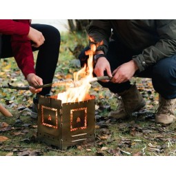 Bushcraft Essentials Bushbox XXL Campfire als Grillstelle für Stockbrot im Einsatz